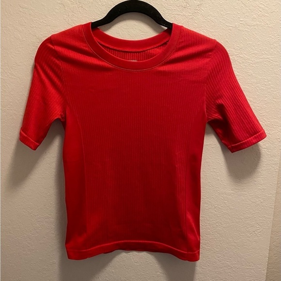 Athleta Ribbed Textured Short Sleeve Shirt. - Picture 3 of 8